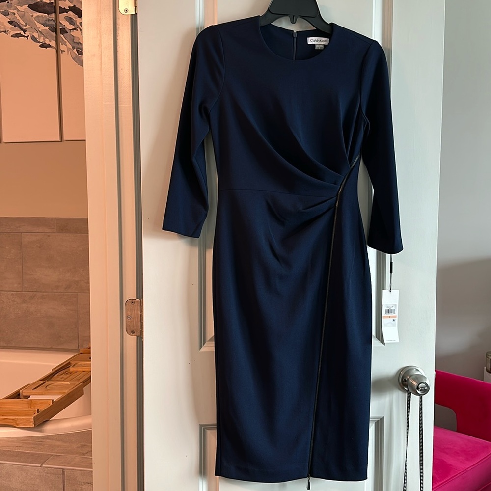 NWT Very flattering Calvin Klein sheath dress in navy